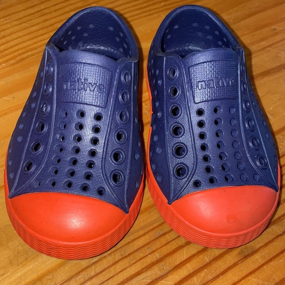 SOLD ❗️❗️❗️Native Shoes 4C - Picture 4 of 5